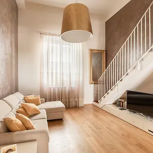 https://elena-house-golden.it-tuscanyhotel.com