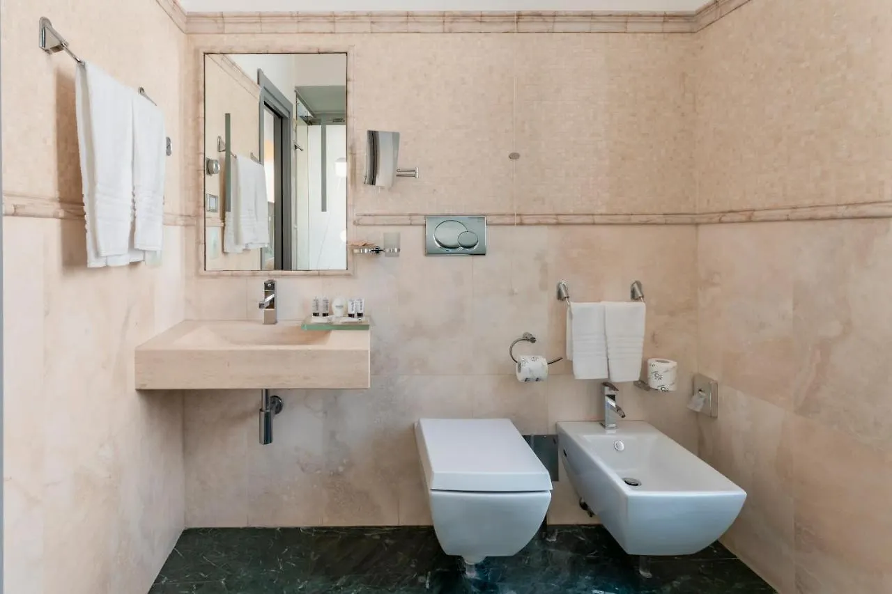 Hotel Trecento Rom 3*,  Italien
